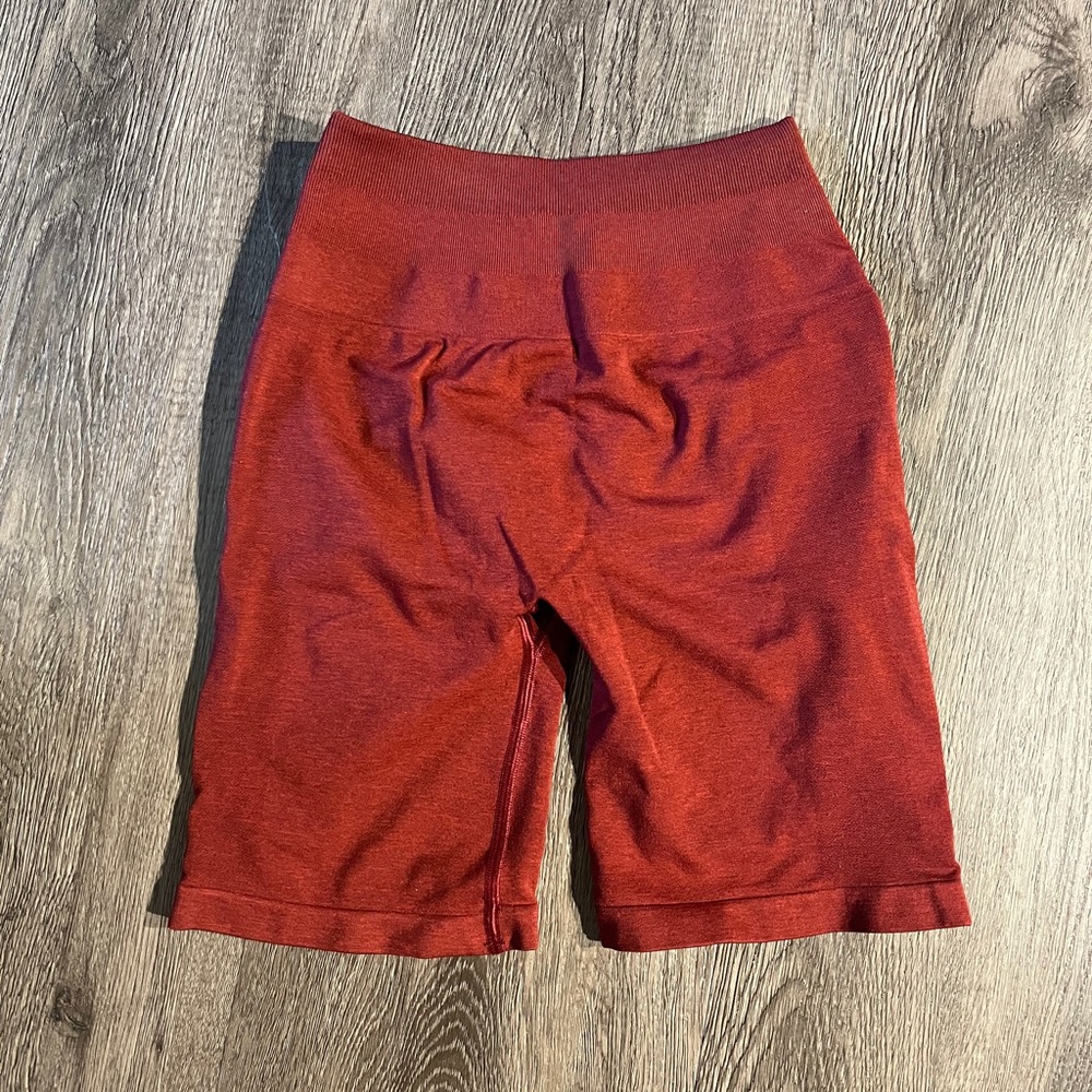 Alphalete Biker Short - Bordeaux